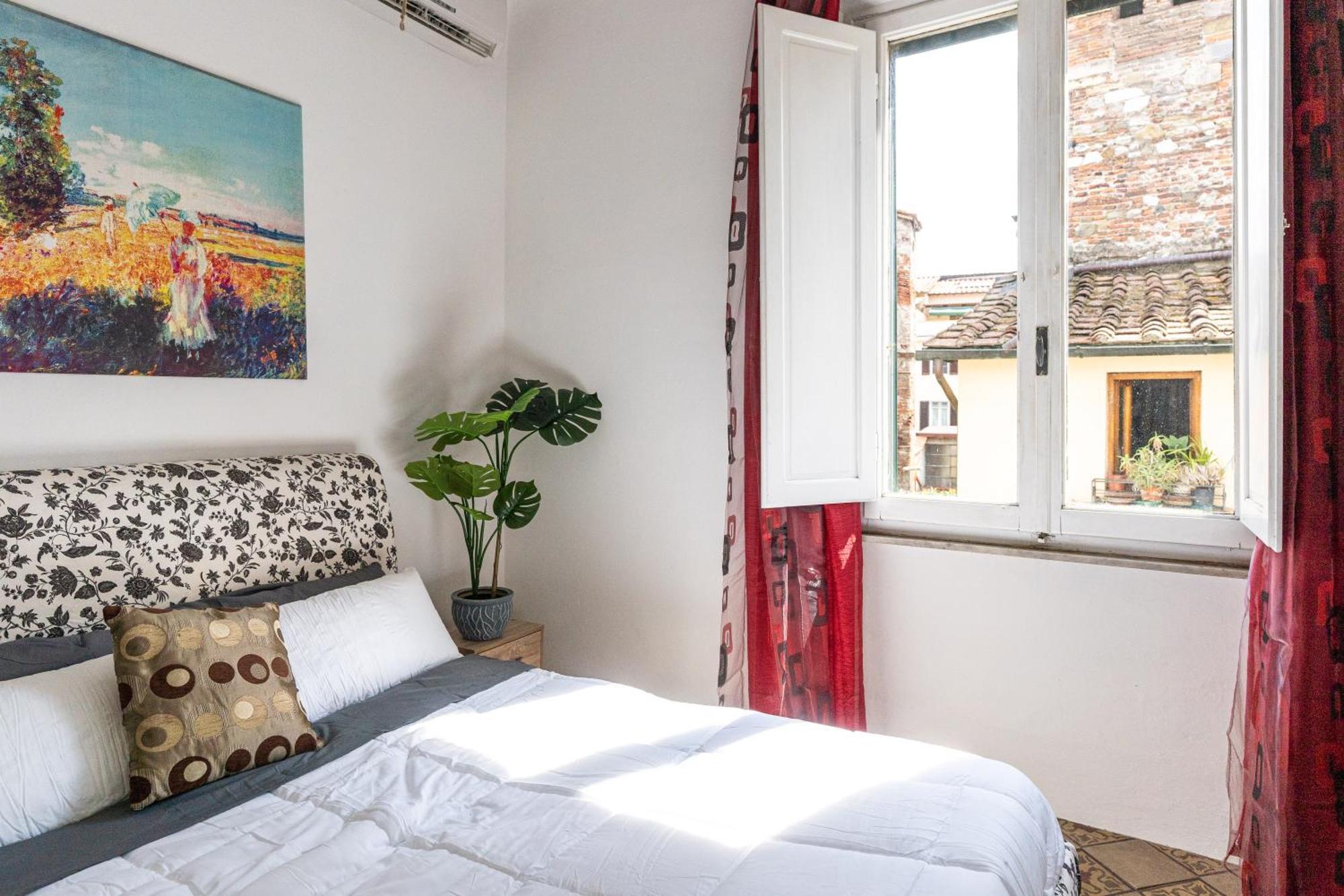 Historic Apt In The Center Of Lucca With Balcony Leilighet Eksteriør bilde