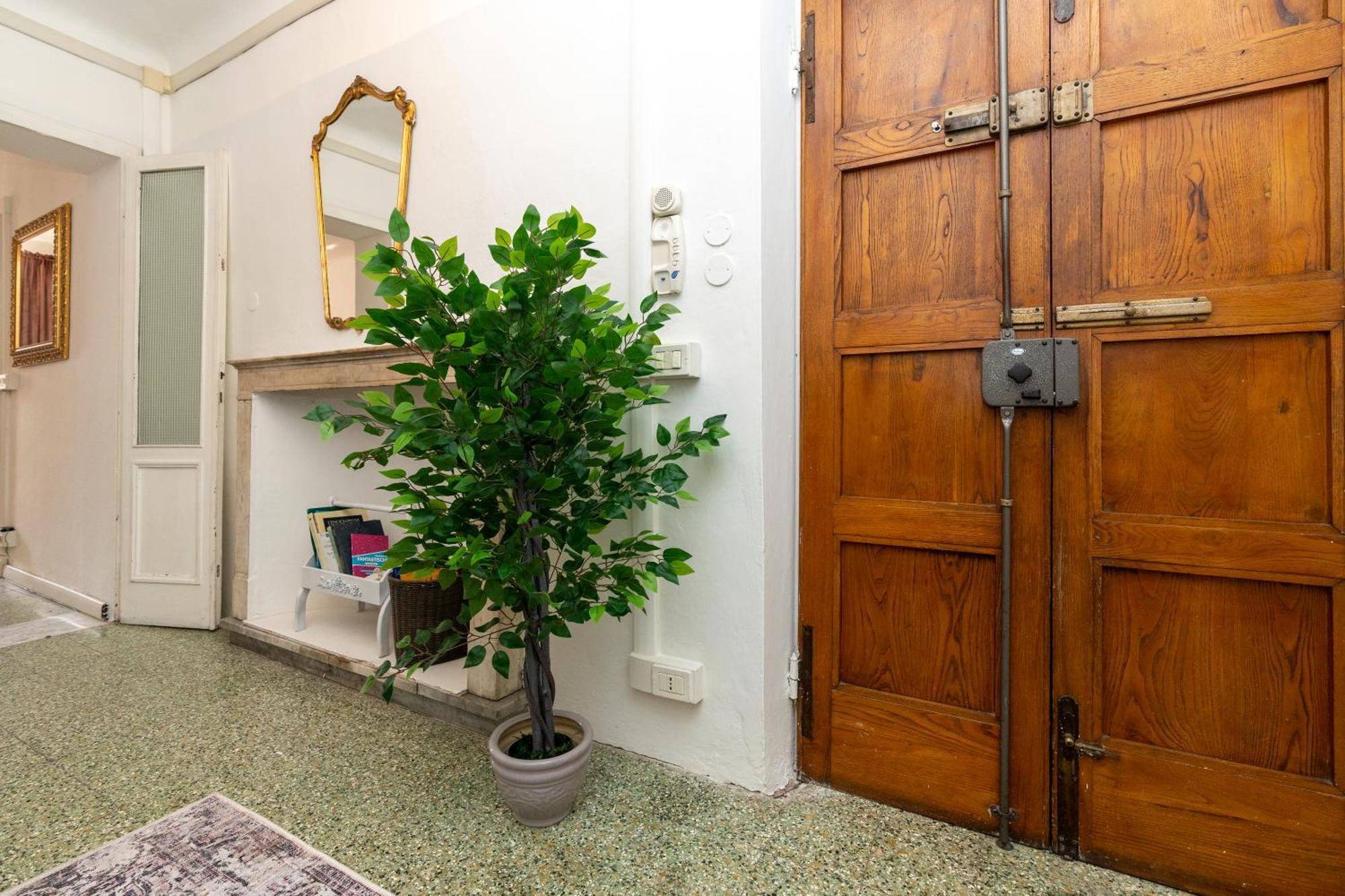 Historic Apt In The Center Of Lucca With Balcony Leilighet Eksteriør bilde